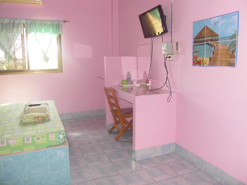 Ruengsrisiri Guesthouse Sukhothai Oda fotoğraf